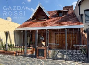 Casa · 170m² · 5 Ambientes · 1 Cochera · Casa en Burzaco