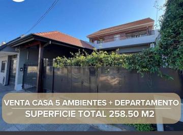 Casa · 250m² · 5 Ambientes · 1 Cochera · Venta Casa Bernal Oeste