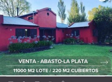 Casa · 190m² · 5 Ambientes · Venta de Casa 5 Ambientes en Abasto, La Plata. Excelente Zona Rural a m de La Av 520. E.