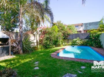 Casa · 160m² · 4 Ambientes · 1 Cochera · Chalet en Venta en Martínez - Apta Credito 4 Amb. con Jardín y Pileta