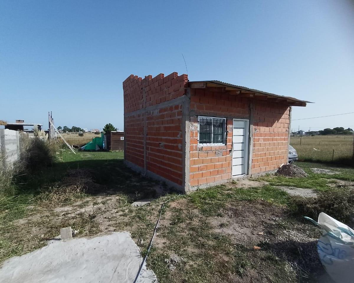 Casa en construcción de 36m² en lote de 450m² — San Eduardo del Mar