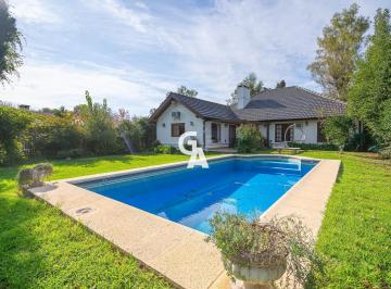Casa · 198m² · 5 Ambientes · 2 Cocheras · Casa en Alquiler Anual en Pilar del Lago