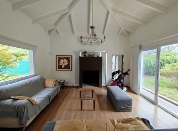Casa · 256m² · 9 Ambientes · 2 Cocheras · Alquiler Casa de 3 Dormitorio en San Isidro Villa Allende