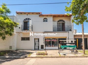 Casa · 245m² · 6 Ambientes · Casa en Planta Alta con Local y Departamento en Planta Baja