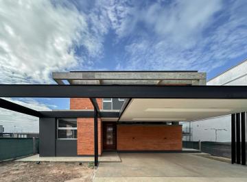 Casa · 161m² · 8 Ambientes · 2 Cocheras · Casa en Venta en Country The Point, Yerba Buena