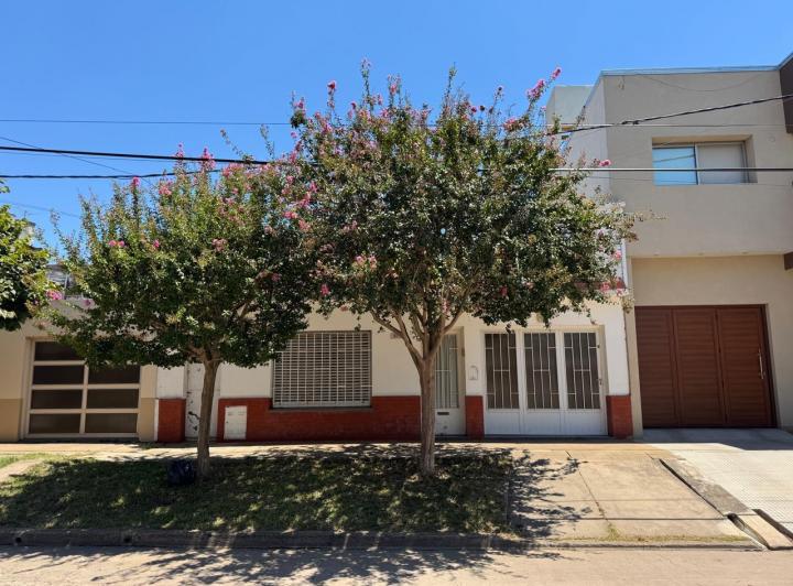 Casa · 170m² · 6 Ambientes · 1 Cochera