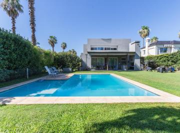 Casa · 207m² · 7 Ambientes · En Venta - Casa 3 Dorm. - con Pileta - Funes Hills, San Marino