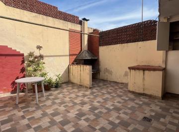 Casa · 120m² · 5 Ambientes · 1 Cochera · Casa de 2 Dorm. con Cochera y Patio en Barrio Jorge Cura