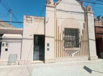 Casa · 90m² · 3 Ambientes · Venta Casa Al Frente 2 Dorm. Patio y Terraza