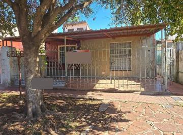 Casa · 103m² · 4 Ambientes · 1 Cochera · Venta - Casa 3 Dorm. - Ciudadela 100 - Granadero Baigorria - Amplio Terreno