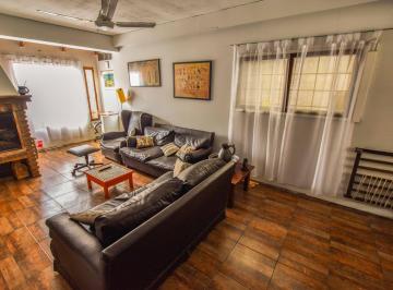 Casa · 160m² · 6 Ambientes · 1 Cochera · Venta - Casa de Cuatro Dorm. con Jardin, Pileta y Cochera - Barrio Fisherton