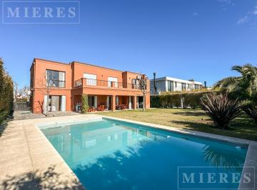 Casa · 310m² · 7 Ambientes · 1 Cochera · Casa en Venta Sobre Lote Interno en Haras Santa Maria Barrio Los Eucaliptos