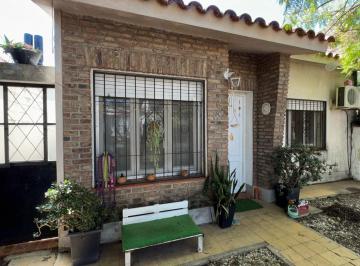 Casa · 99m² · 3 Ambientes · 1 Cochera · Venta Casa 2 Dorm. + Cochera Descubierta