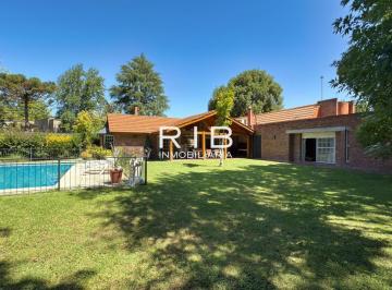 Casa de 4 ambientes, Pilar · Propiedad Sobre 1200 m² en Muy Buena Ubicación