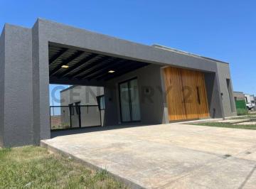 Casa · 135m² · 4 Ambientes · 2 Cocheras · Venta de Casa, Maipú Rodeo del Medio