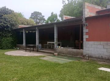 Casa · 140m² · 4 Ambientes · 2 Cocheras · Venta de Casa 4 Ambientes en Barrio Parque Exaltación. Apta Crédito