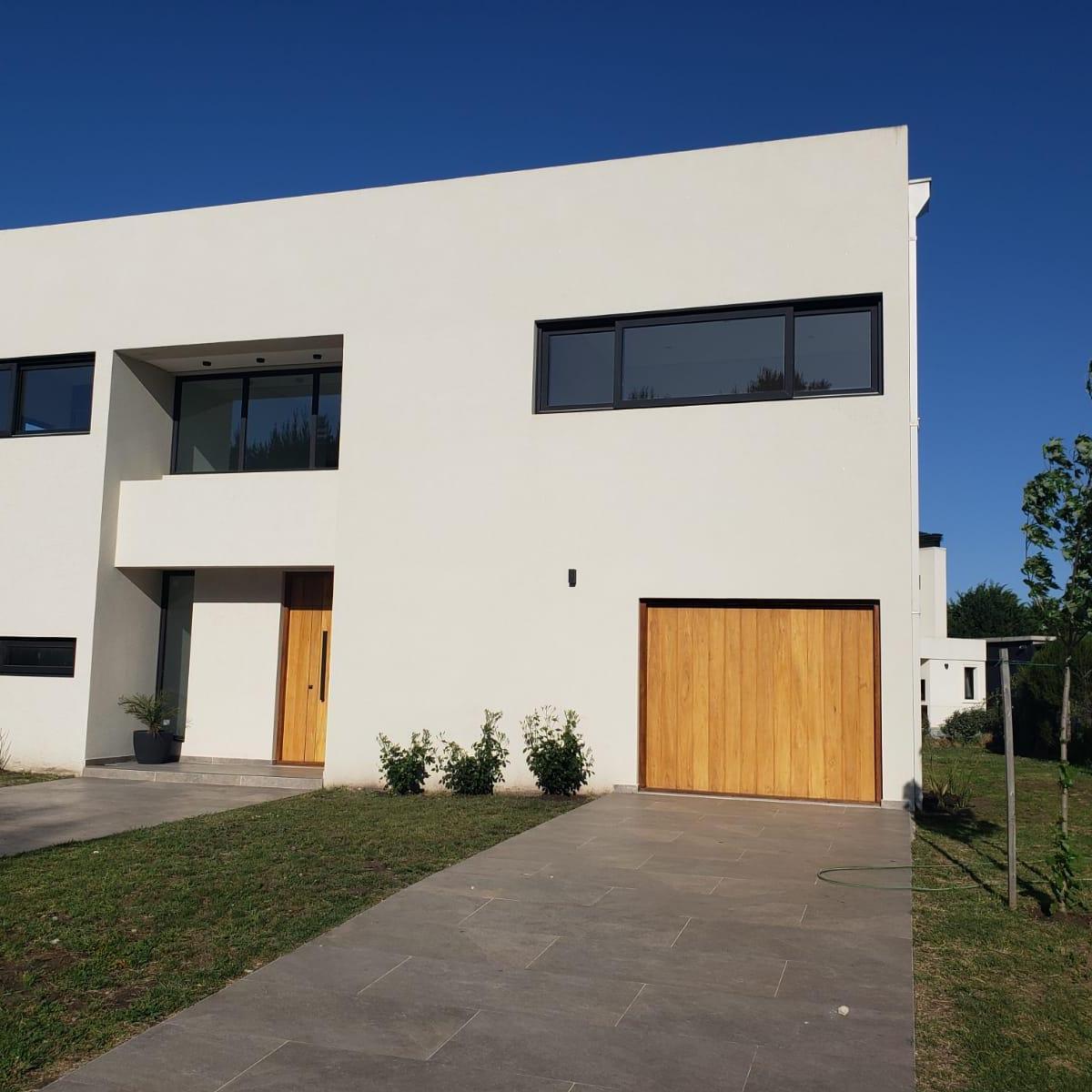 Casa en rumenco joven A estrenar, lote 149. pb. -Garg. Con portón automatizado, 2 autos lav. Incorporado