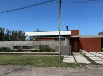 Casa · 102m² · 3 Ambientes · Casa en Los Acantilados