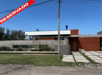 Casa · 102m² · 3 Ambientes · Casa en Los Acantilados