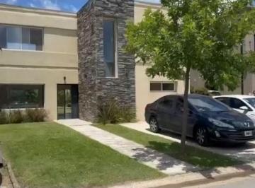 Casa · 415m² · 4 Ambientes · 2 Cocheras · Casa en Alquiler con Vista Abierta y Amarra, Vila Marina, Villanueva