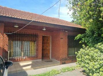Casa de 3 ambientes, Hurlingham · Chalet 3 Ambientes Mas Dpto. 2 Ambientes