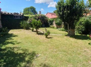 Casa de 3 ambientes, Berazategui · Casa 3 Ambientes con Cochera y Amplio Jardin en Venta