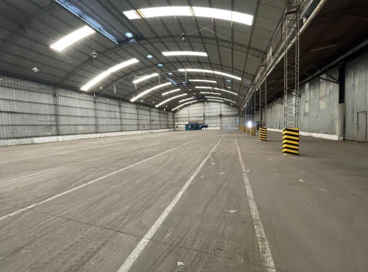 Bodega-Galpón · 2325m²