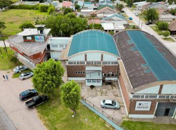 Bodega-Galpón · 1575m² · 10 Ambientes · Venta, Fabrica/galpón, 1633 m² en 2 Plantas con Local a La Calle, Ruta 2 y Strobel