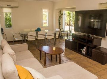 Casa · 212m² · 7 Ambientes · 1 Cochera · Casa Barrio Dalvian Impecable