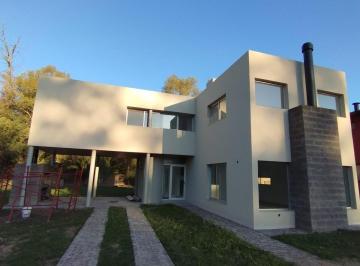 Casa · 189m² · 4 Ambientes · Casa en Venta - 2 Dorm. 2 Baños - 650 m² - La Arbolada, Berazategui