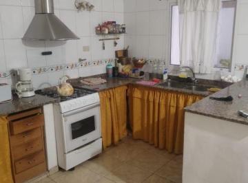 Casa · 80m² · 4 Ambientes · 1 Cochera · Casa en Venta - 3 Dorm. 1 Baño - 80 m² - Temperley