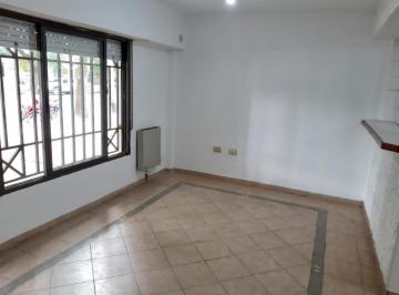Departamento · 42m² · 2 Ambientes · 1 Cochera · Departamento de Dos Ambientes Pb Al Frente con Cochera