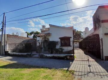 Casa · 238m² · 8 Ambientes · 1 Cochera · Casa en Venta