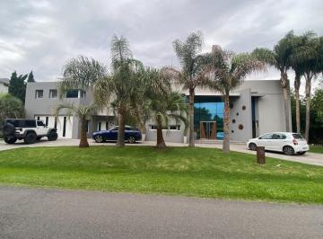 VIA-VIA-9_2 · Casa en Venta en Country San Diego!