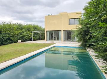 Casa · 205m² · 3 Dormitorios · 2 Cocheras · Venta Casa 3 Dorm. C/pileta en Valle del Golf Malagueño