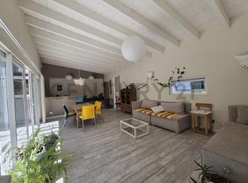 Casa · 90m² · 3 Ambientes · 1 Cochera · Casa en Alquiler Temporario Bariloche