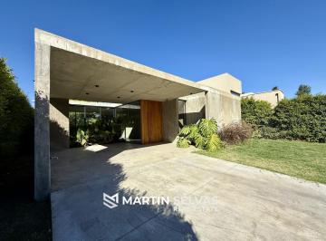 Casa · 180m² · 4 Ambientes · 2 Cocheras · Casa en Venta a Estrenar en La Candelaria, Bella Vista