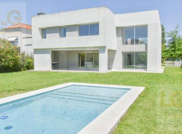 Casa · 330m² · 5 Ambientes · 2 Cocheras · Casa en Venta en Fincas de Iraola II