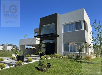 Casa · 430m² · 5 Ambientes · 1 Cochera · Casa en Venta en Greenville Polo & Resort