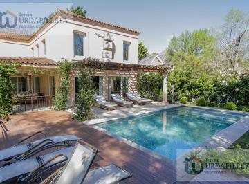 Casa · 333m² · 3 Dormitorios · 2 Cocheras · Casa Bien Ubicada en San Jorge - Teresa Urdapilleta