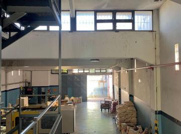 Bodega-Galpón · 620m² · Galpon Industrial/ Deposito en Funcionamiento Doble Frente Porton Corredizo
