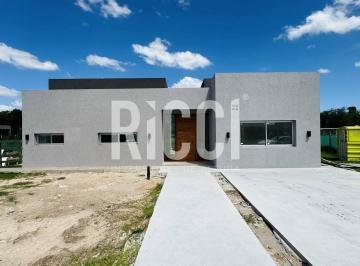 Casa · 160m² · 4 Ambientes · 2 Cocheras · Venta de Casa de 4 Ambientes Hudson Park