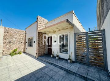 Casa · 81m² · 3 Ambientes · 1 Cochera · Casa en Venta Apto Credito Berazategui Centro