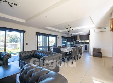 Casa de 6 ambientes, Brandsen · Casa Area 60 con 5 Habitaciones en Alquiler