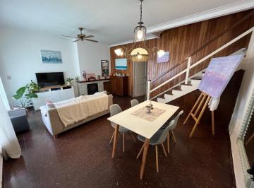 Casa · 200m² · 6 Ambientes · 1 Cochera · Casa en El Barrio Chauvin