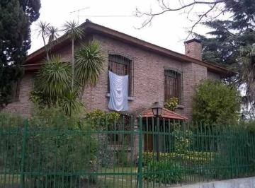 Casa de 6 ambientes, Morón · Excelente Chalet de Estilo en Dos Plantas