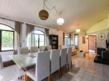 Casa · 130m² · 5 Ambientes · 2 Cocheras · Venta Casa 3 Dorm. con Quincho, Piscina, Parrilla y Cocheras - Roldán