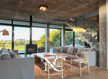 Casa · 368m² · 6 Ambientes · 1 Cochera · Casa en Venta en Costa Esmeralda con Vista a La Cancha de Golf