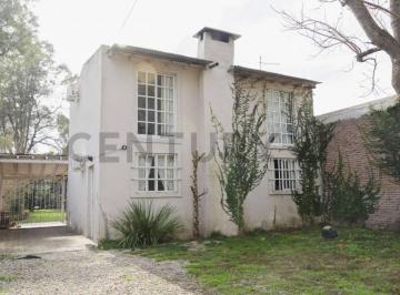 Casa · 90m² · 3 Ambientes · 1 Cochera · 26 Entre 464 y 465, City Bell, Country de Estudiantes. Casa con Lote en Venta.