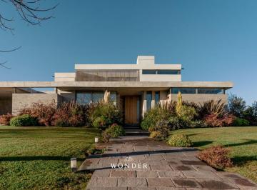 Casa de 5 ambientes, Maipú · Moderna Casa con Vistas Al Golf/ 4 Habitaciones + Quincho y Pileta - La Vacherie
